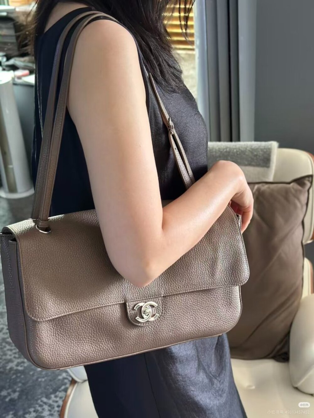 Classic CHANEL bag: A Stylish and Versatile Choice for Elegance